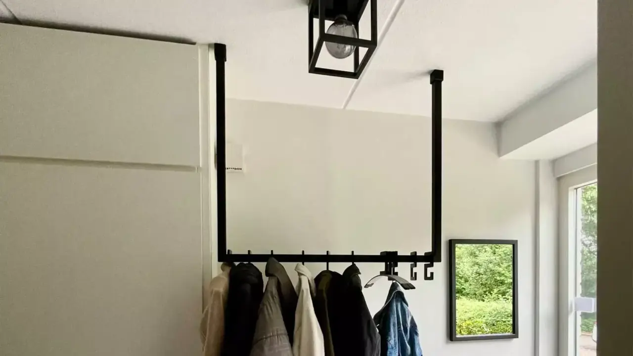 Aufhängen einer garderobe: So geht's