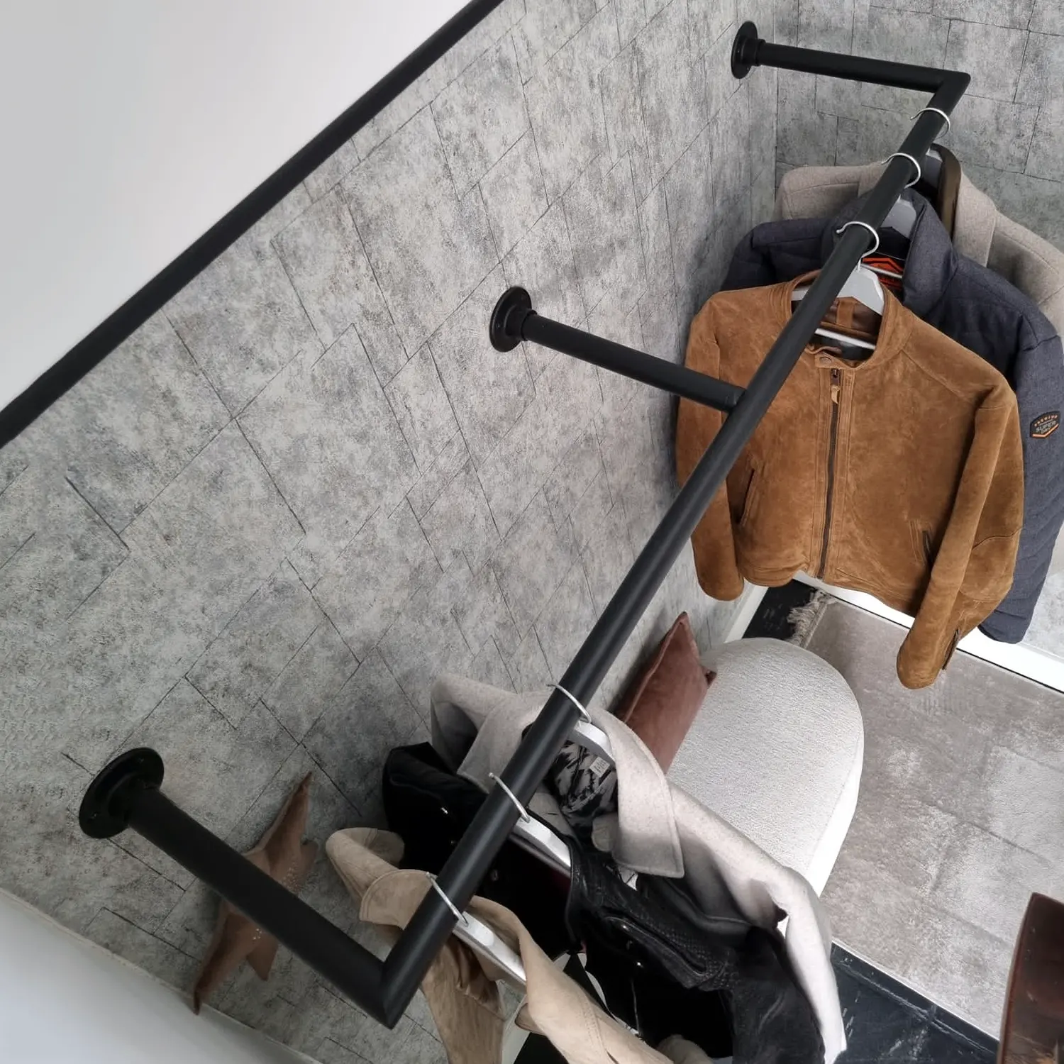 Wandgarderobe Merlin rund schwarz freigestellt als Produktansicht dargestellt.
