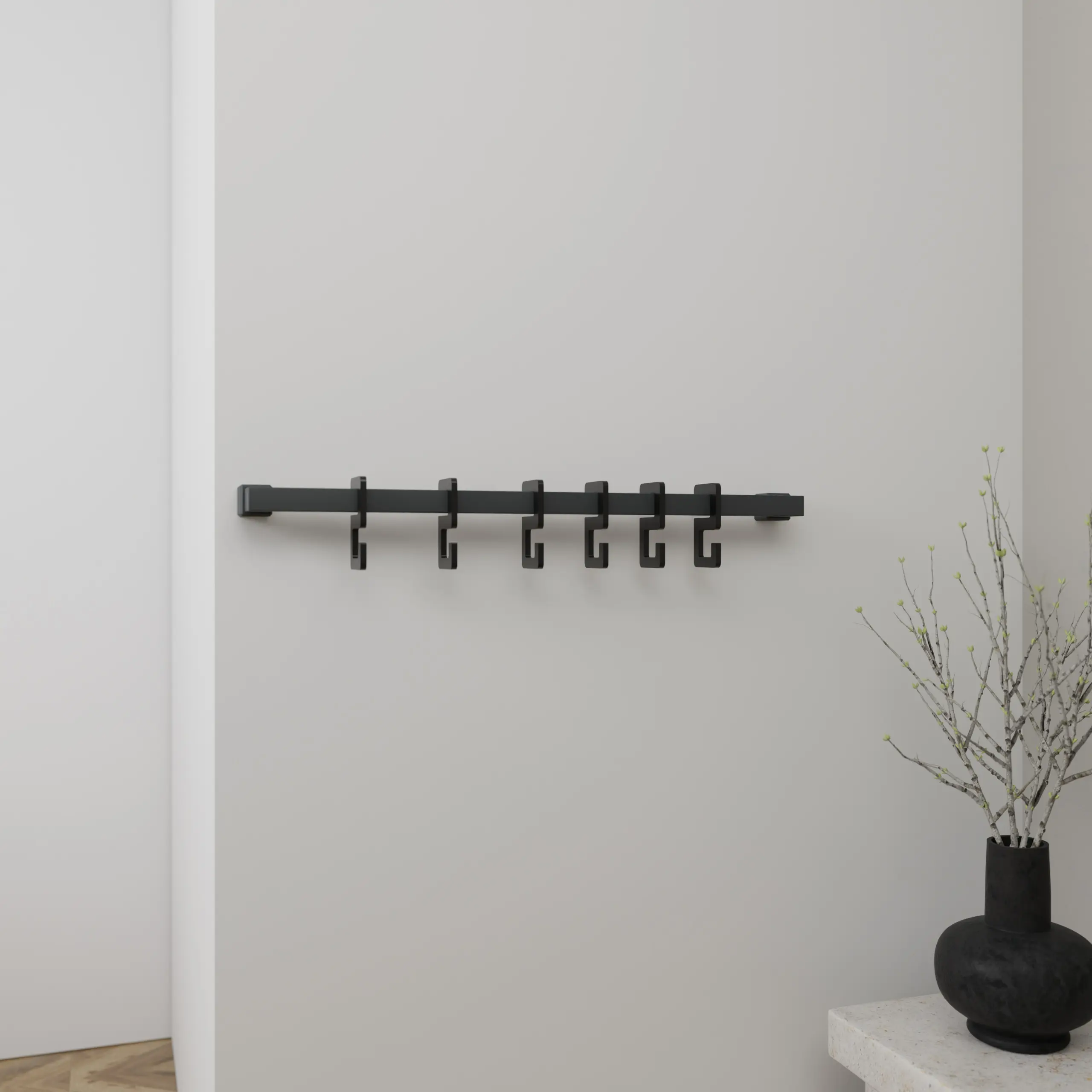 Wandgarderobe Hylan quadratisch anthrazit in einem Interieur mit Kleidung an der Wand montiert.