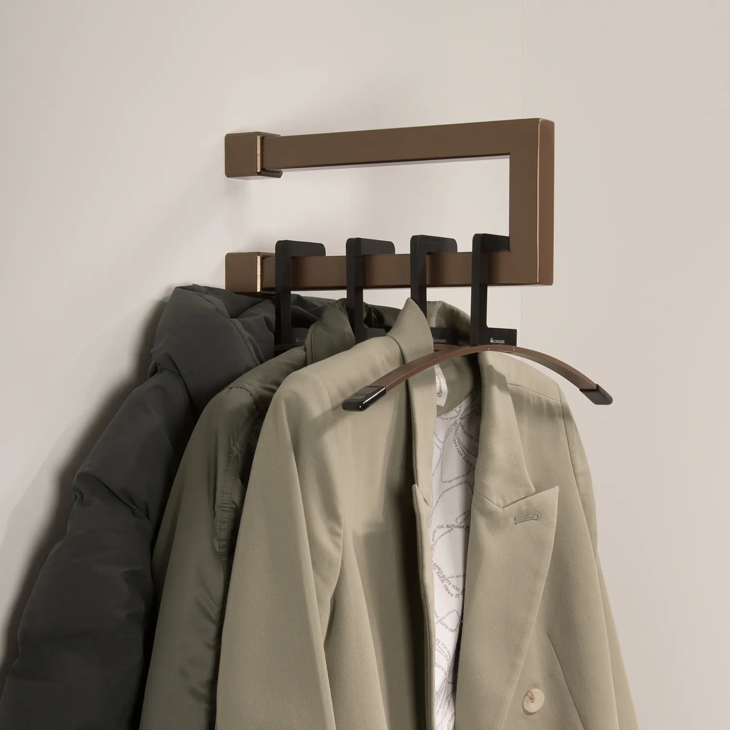 Wandgarderobe Eslin quadratisch bronze als technische Ansicht mit Maßangabe 250 mm dargestellt.