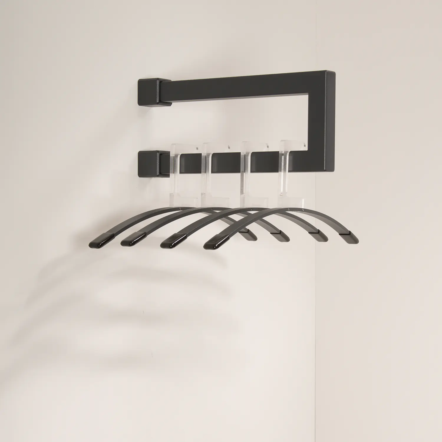Wandgarderobe Eslin quadratisch anthrazit freigestellt als Produktansicht dargestellt.