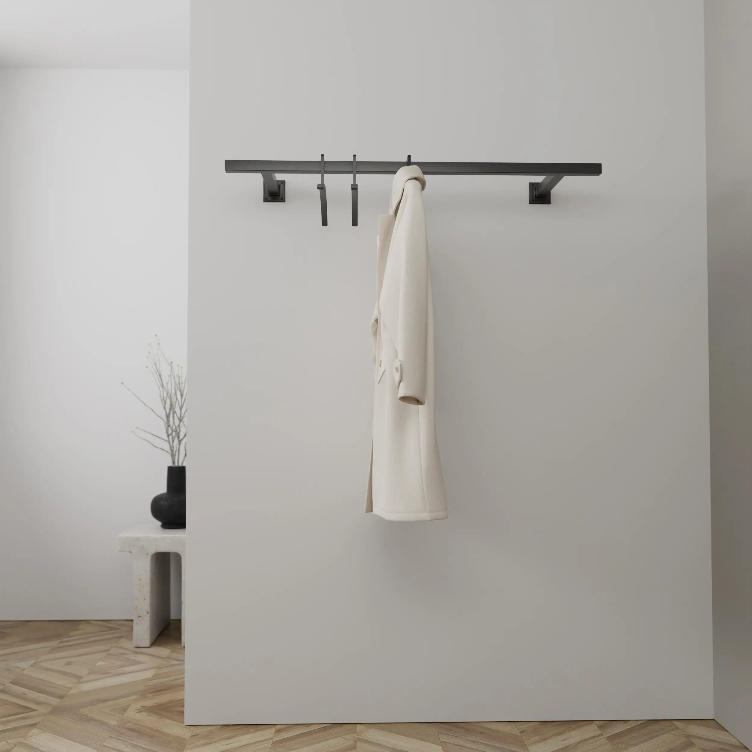 Garderobe Zelhof quadratisch schwarz in einem Interieur mit Kleidung an der Wand montiert.