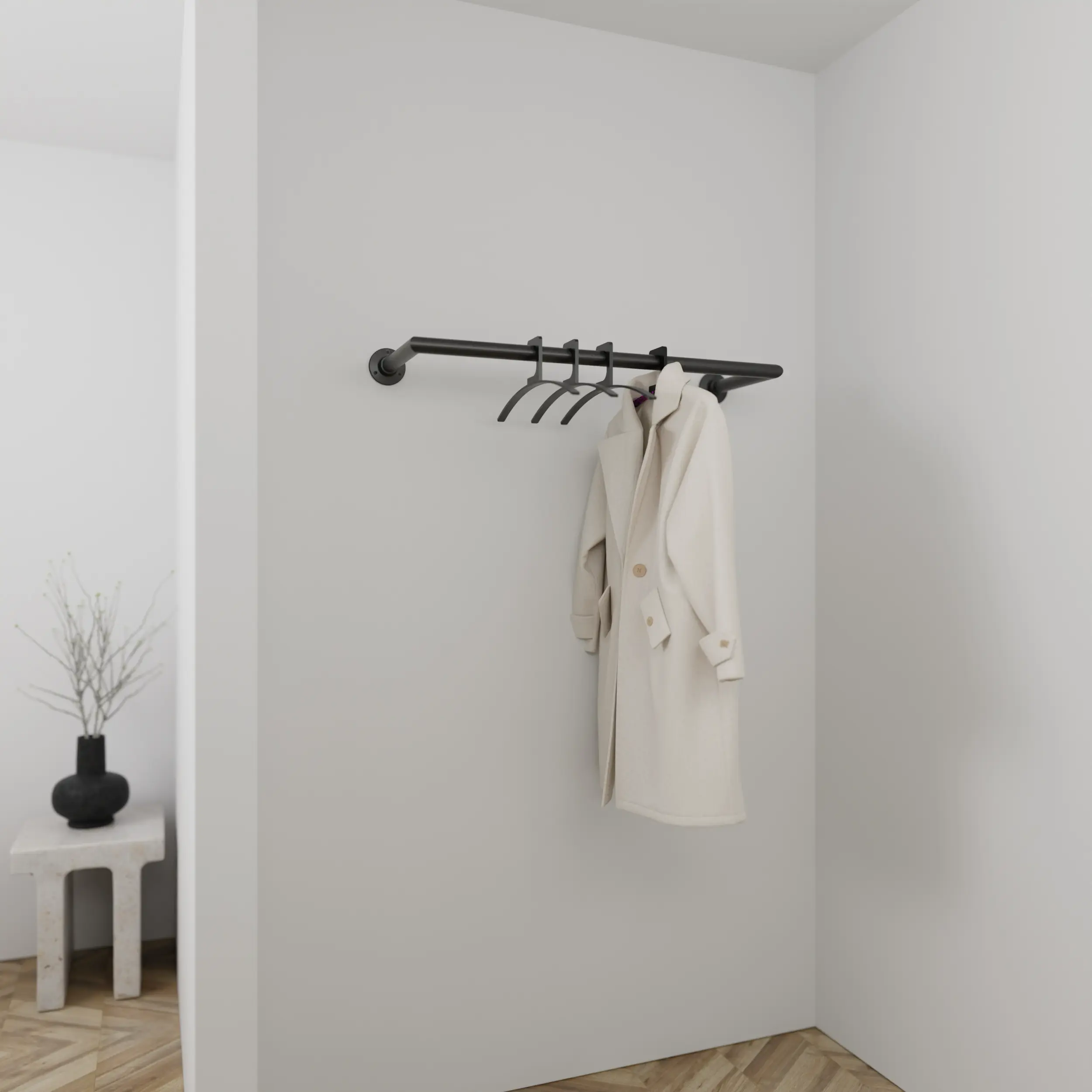 Wandgarderobe Sonel rund schwarz in einem Interieur mit Kleidung an der Wand montiert.