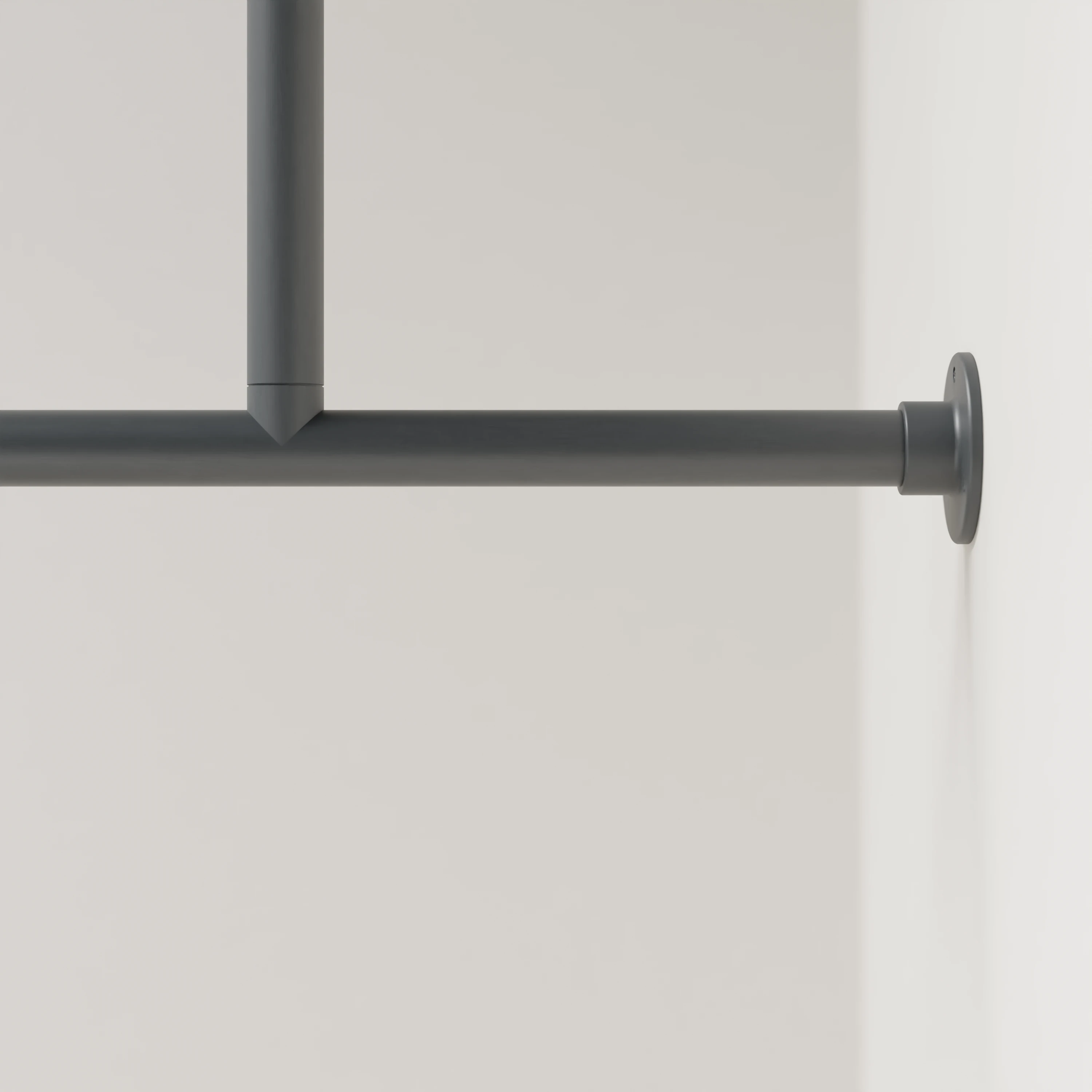 Detailansicht der Garderobenstange A an der Wand montiert, anthrazit, rund Ø34mm, ohne Haken, mit Mittelstütze.