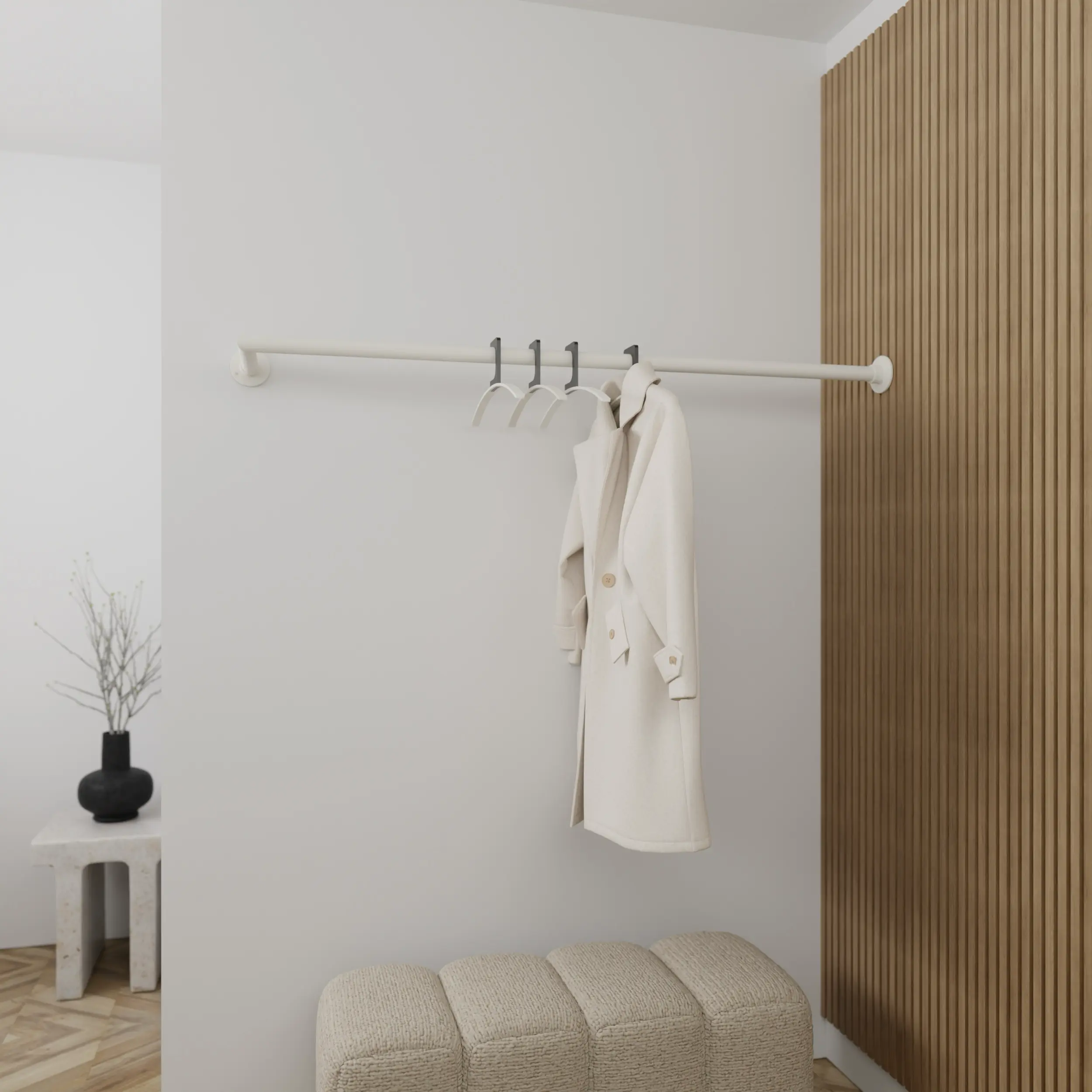 Wandgarderobe Lauvem rund weiß in einem Interieur mit Kleidung an der Wand montiert.